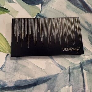 Ulta Beauty 8 piece eye shadow palette - NWT